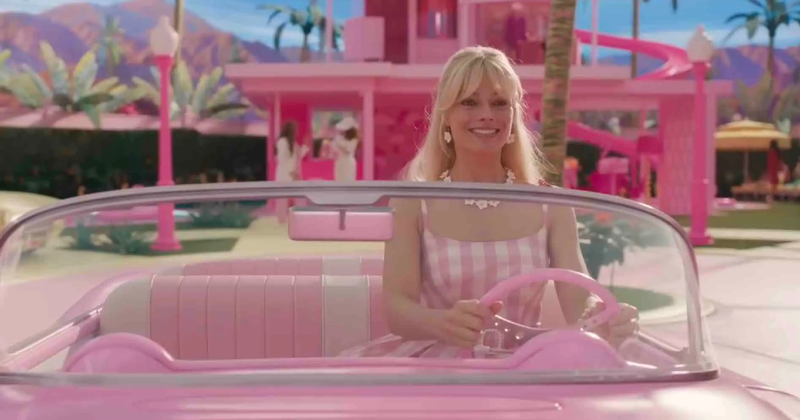 Barbie se vuelve eléctrica, con un pequeño Corvette rosa, mientras que ...